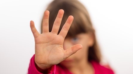 Hoy 25 de abril, Día de la Lucha contra el Maltrato Infantil 