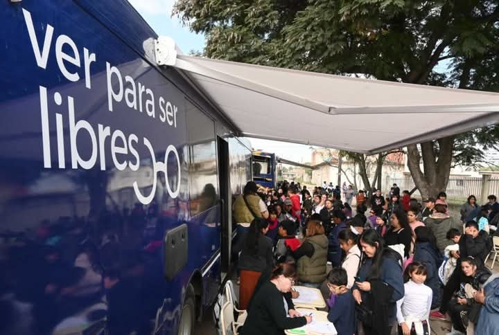 Entregaron anteojos a estudiantes de Alto Comedero 