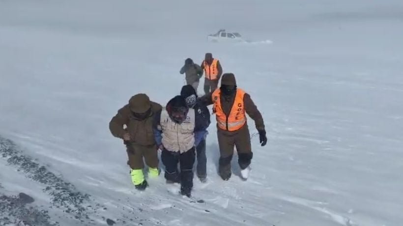 Paso de Jama: Rescataron a 40 personas atrapadas en la nieve