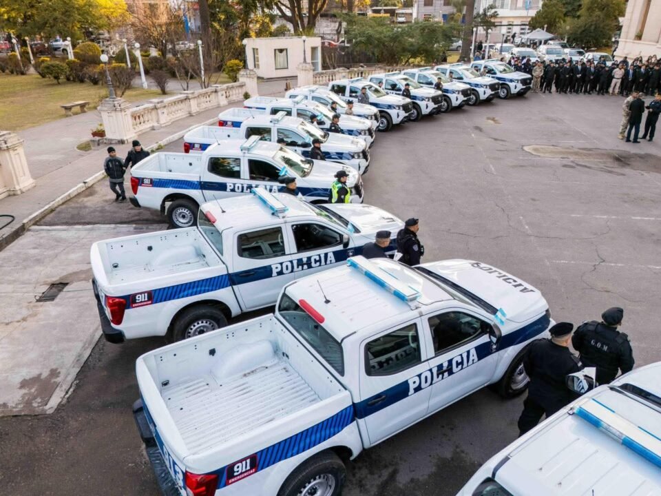 Entregaron 14 camionetas para reforzar la seguridad 