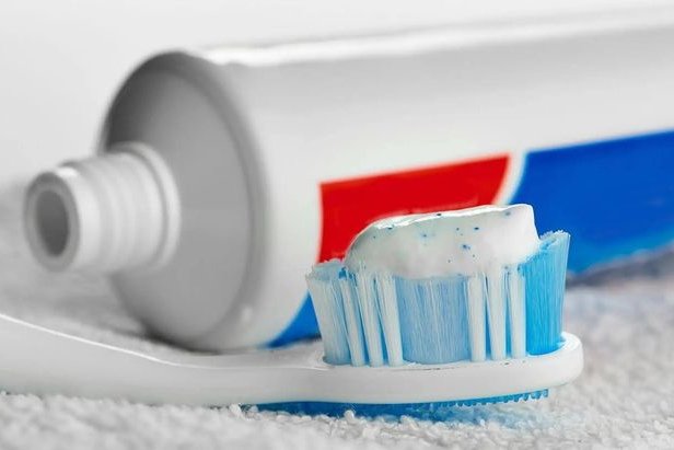 Ofrecen un recambio gratuito del dentífrico prohibido por ANMAT