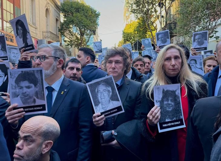Milei participó del acto por el atentado a la AMIA 