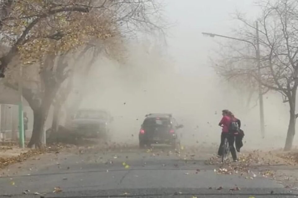 Alerta Naranja por viento zonda en toda la provincia