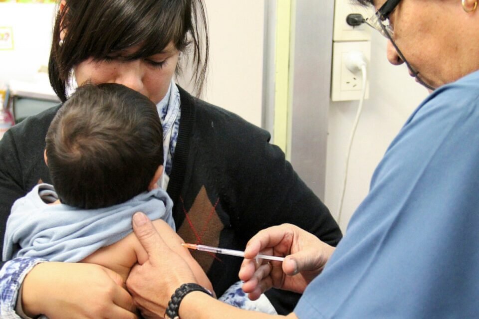 Refuerzan la vacunación de niñas y niños frente al sarampión 