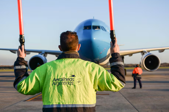 Controladores aéreos levantaron el paro del jueves 