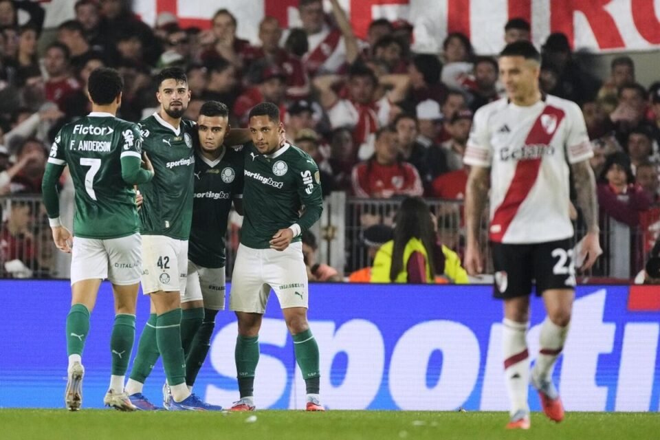 Palmeiras venció 2-1 a River Plate 