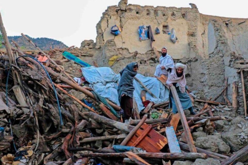 Afganistán: Un terremoto dejó más de 800 muertos y 2.000 heridos 