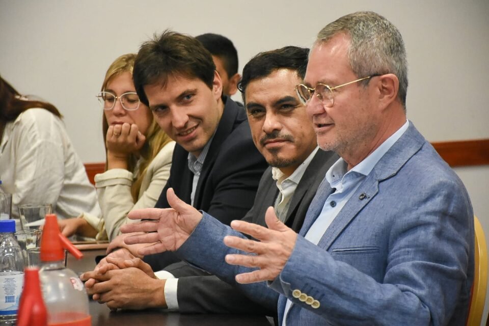 Proponen nombrar José Santos Salinas al Complejo Ministerial de Educación 