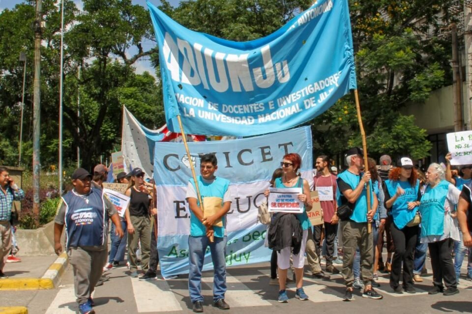 Comenzó el paro de Docentes Universitarios de 48 horas  Comenzó el paro de Docentes Universitarios de 48 horas