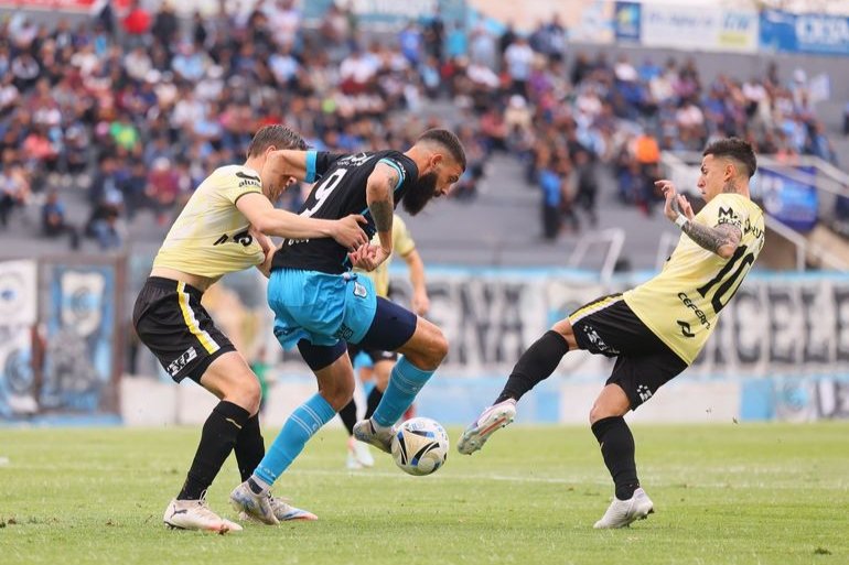 Suspendieron el partido entre Gimnasia de Jujuy y Deportivo Madryn Suspendieron el partido entre Gimnasia de Jujuy y Deportivo Madryn
