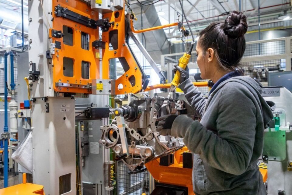 La actividad industrial cayó un 3%  La actividad industrial cayó un 3%
