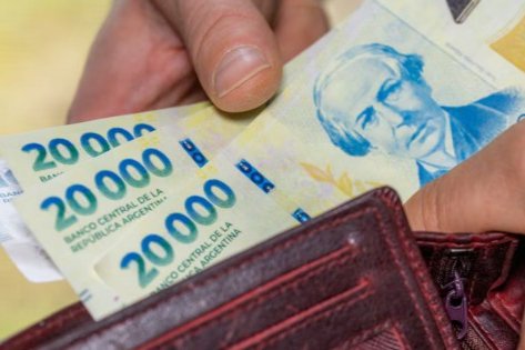 Los salarios registrados subieron 2,4% 