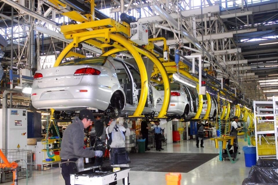 La producción automotriz cayó 5% 