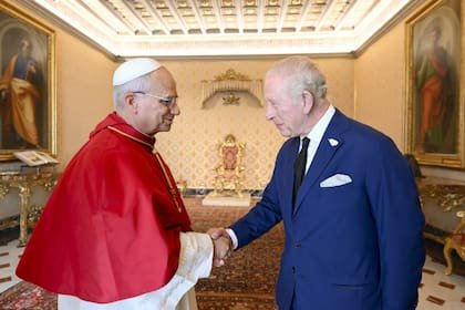 El Papa León XIV y el rey Carlos III se reúnen en el Vaticano  El Papa León XIV y el rey Carlos III se reúnen en el Vaticano