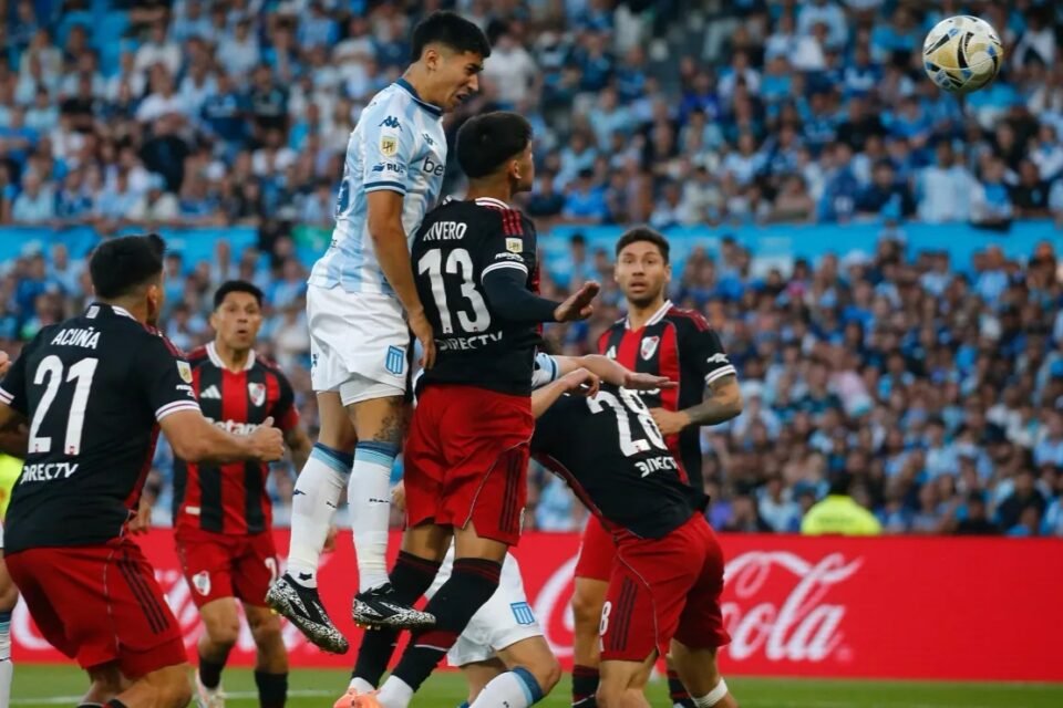 Torneo Clausura: Racing venció 3-2 a River 