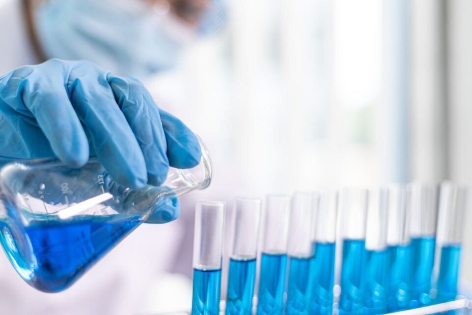 Hoy 26 de noviembre, Día Nacional del Químico