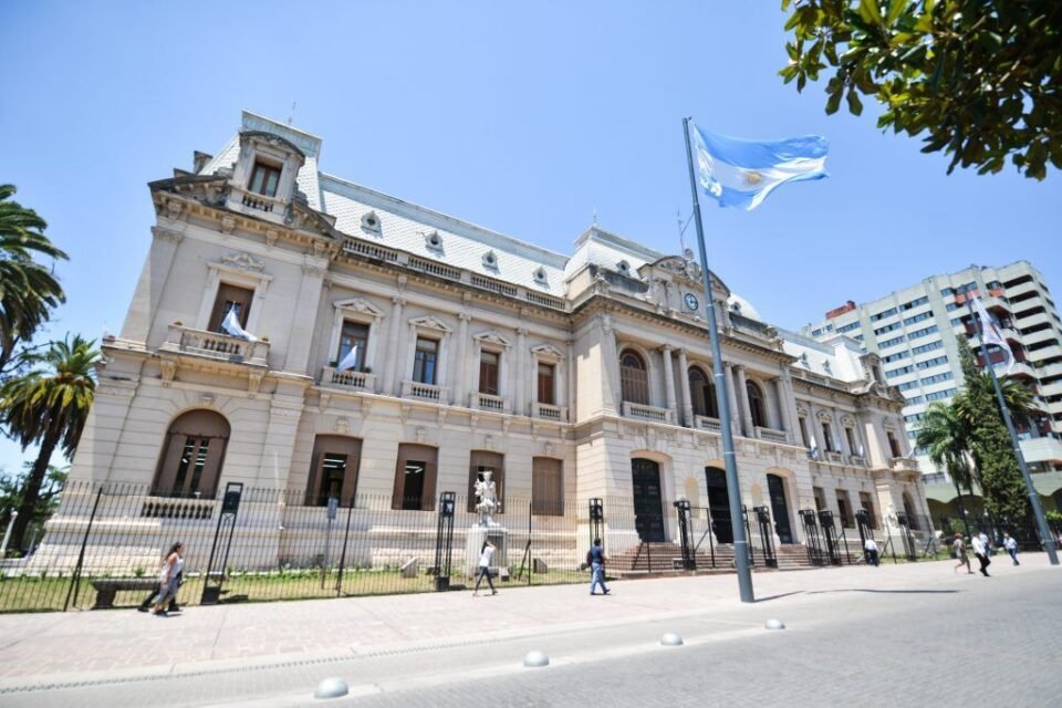 Dieron asueto administrativo para empleados públicos