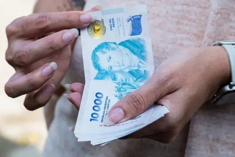 Oficializaron un aumento de 16,8% para el salario mínimo, vital y móvil 