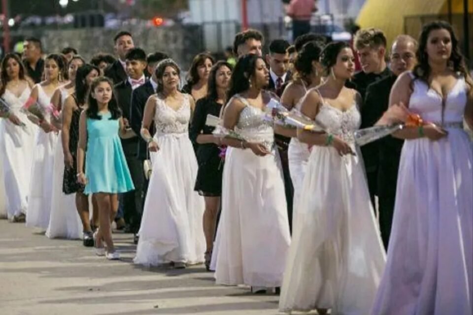 Cena Blanca: Más de 3.600 egresados participarán 