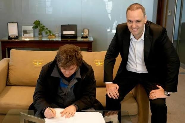 Javier Milei firmó la Reforma Laboral 