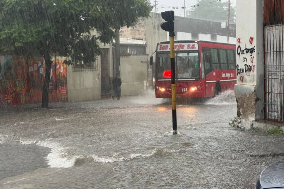 Alerta Amarilla por fuertes tormentas hasta el martes en Jujuy 