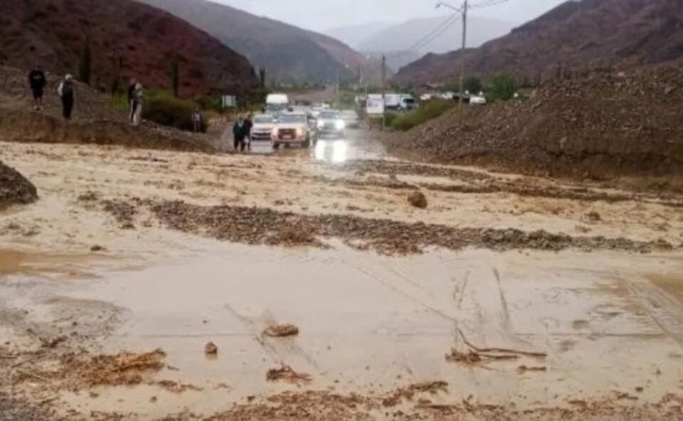 Por las crecidas, cuatro rutas se encuentran cortadas 