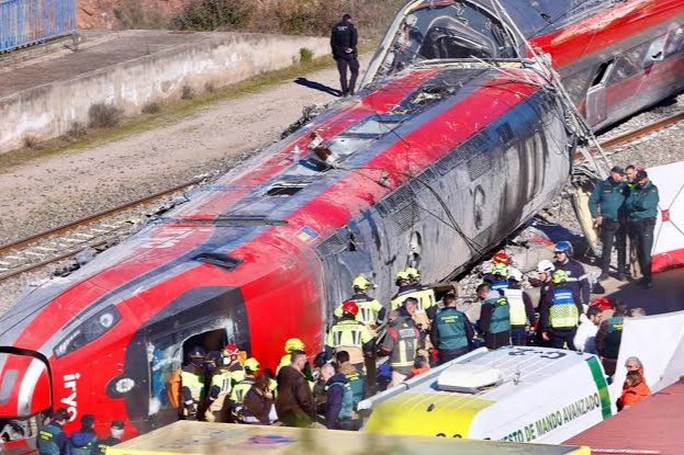 España: Por el choque entre dos trenes hay 39 muertos 