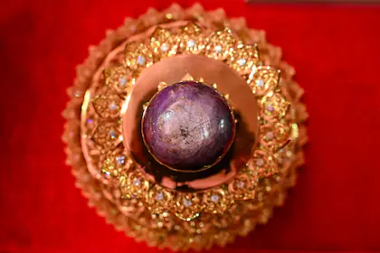 Encontraron el zafiro más grande del mundo 