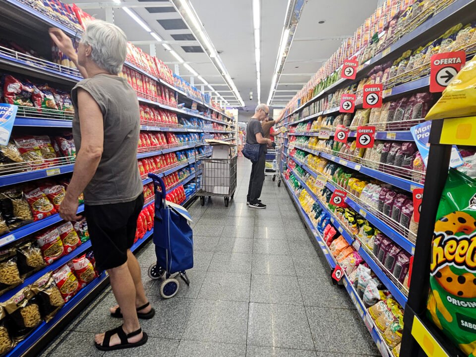 Consumo con leve mejora al cierre del 2025
