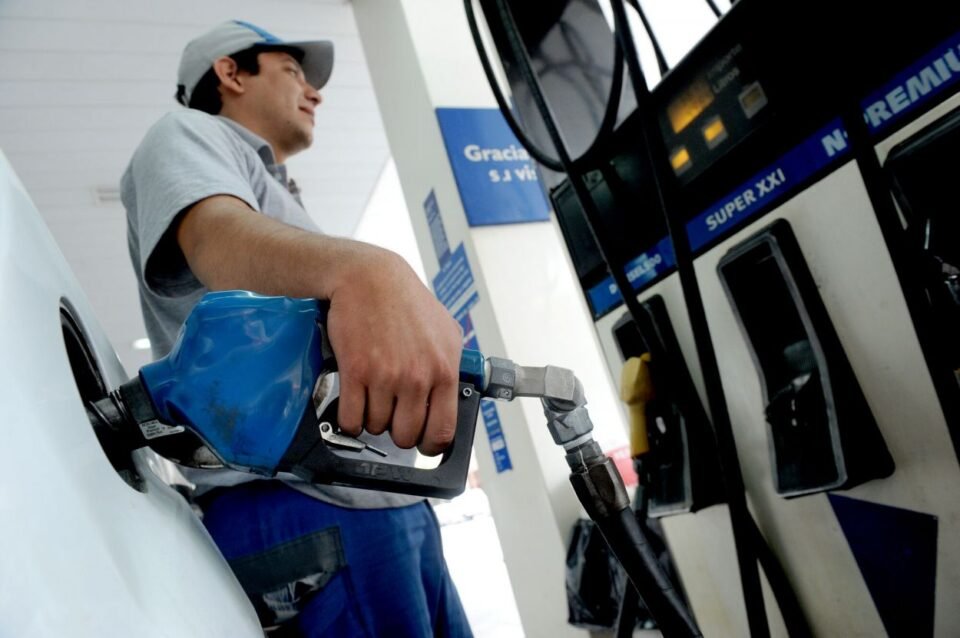 Durante marzo los combustibles subieron hasta el 7% 