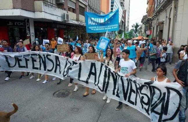 Comenzó el paro de Docentes Universitarios 
