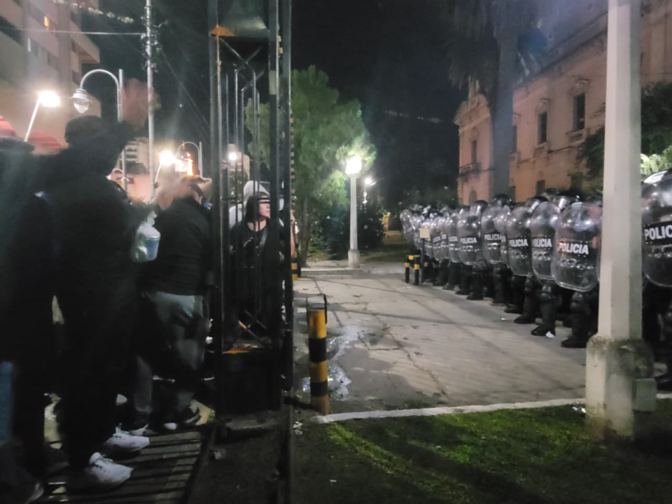 Reclamo Policial: Destrozos en Casa de Gobierno 