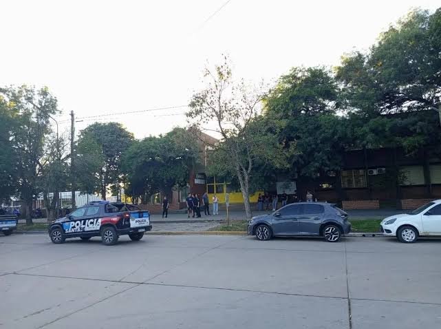 Santa Fe: Un alumno entró con un arma y mató a un compañero 
