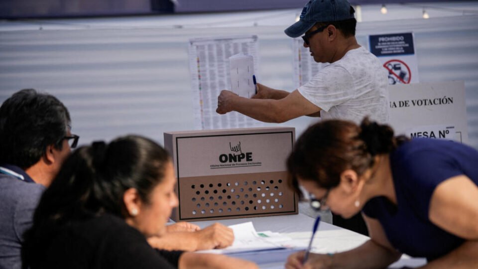 Continúa el escrutinio en las Elecciones Presidenciales de Perú 