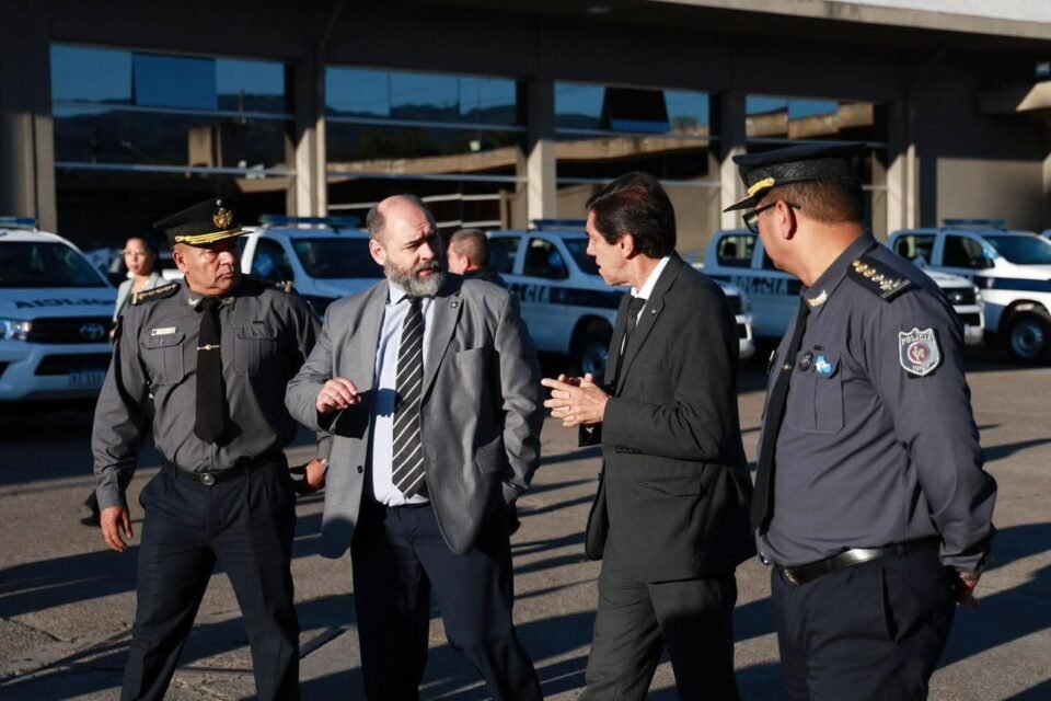Entregaron nuevos vehículos para la Policía de la Provincia