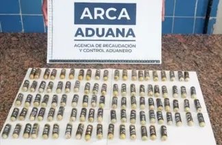 Detuvieron a una pareja con 196 cápsulas con cocaína 