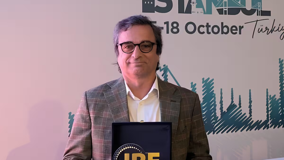 Echaron a Carlos Frugoni, por no declarar siete propiedades en Miami