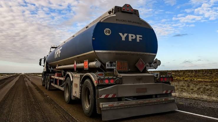 YPF anunció que no subirá la nafta por 45 días 