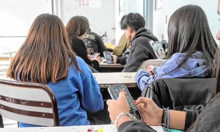 Una escuela de Jujuy prohibió dispositivos digitales