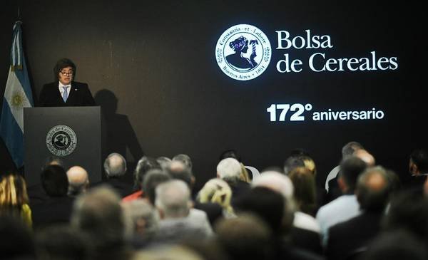 Milei anunció una baja en las retenciones para el trigo, la cebada y la soja