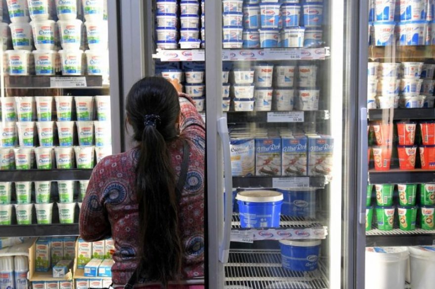 El consumo masivo se bajó casi 5% mensual 