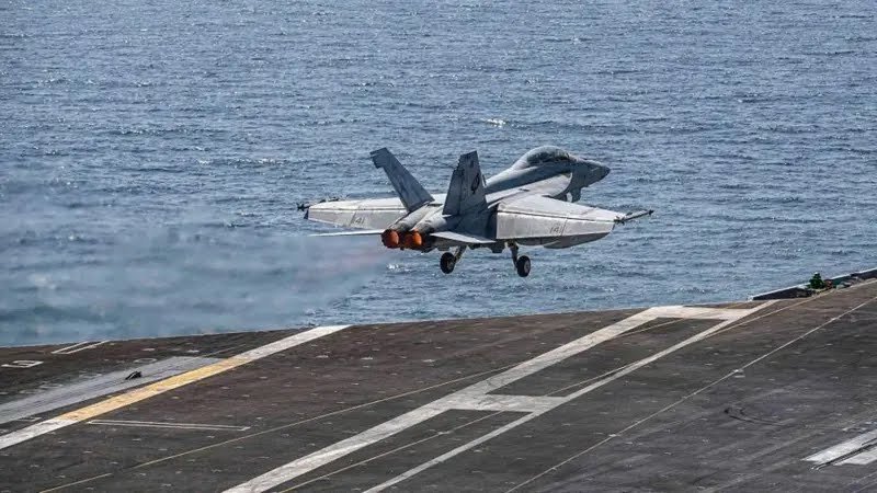 Irán lanzó misiles contra una base militar de EEUU