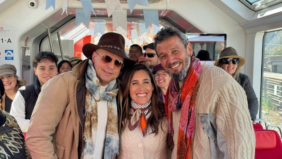 Soledad Pastorutti visitó el Tren Solar en la Experiencia 180° 