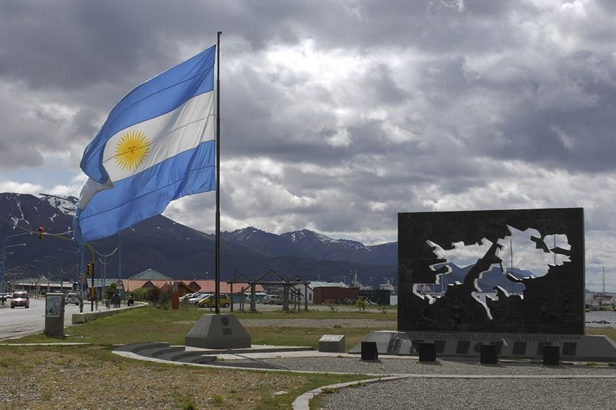 Hoy 10 de junio, Día de la Afirmación de los Derechos Argentinos sobre las Malvinas, Islas y Sector Antártico