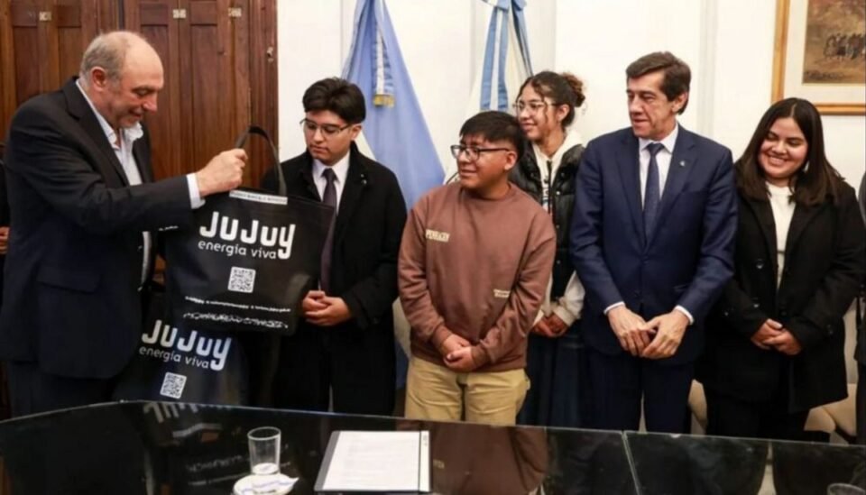 Entregaron becas a estudiantes de la carrera de Medicina
