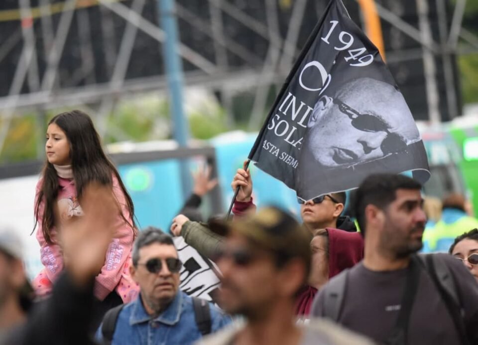 Con una multitud, terminó el velorio del Indio Solari 