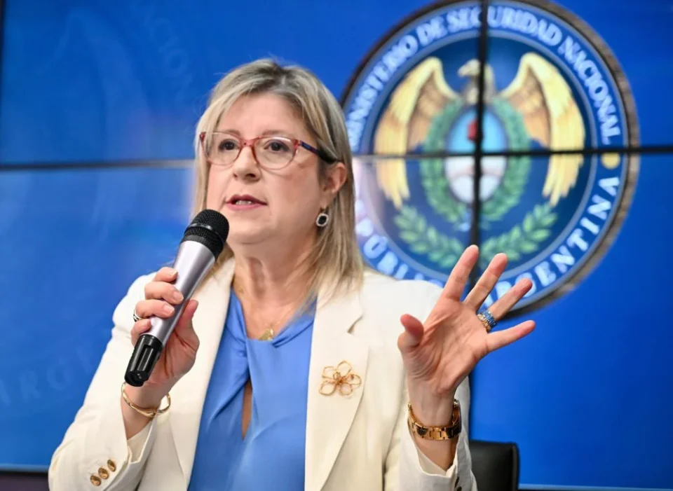 Monteoliva respaldó el veto a banderas de Malvinas