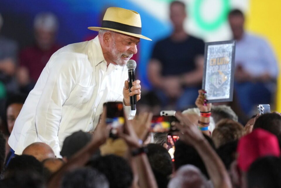 Lula lanzó su candidatura presidencial 