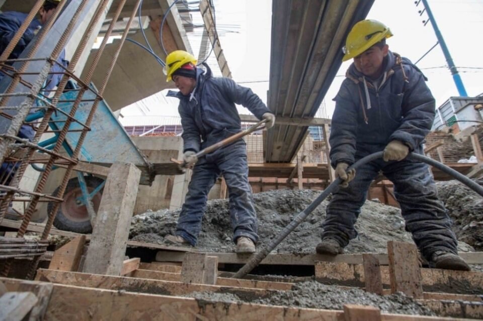 La construcción cayó 4,1% mensual 