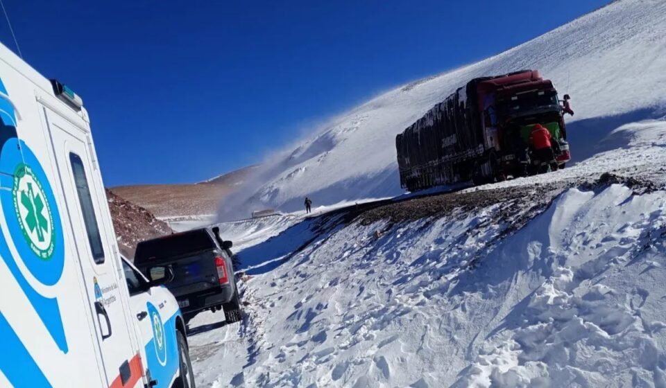 Habilitaron temporalmente la circulación del Paso de Jama 